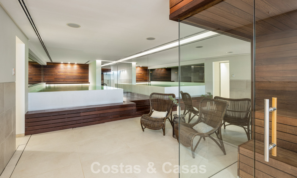 Eigentijdse luxevilla te koop, in een exclusieve, afgeschermde woonwijk op Marbella’s prestigieuze Golden Mile 776677