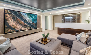 Eigentijdse luxevilla te koop, in een exclusieve, afgeschermde woonwijk op Marbella’s prestigieuze Golden Mile 776681 