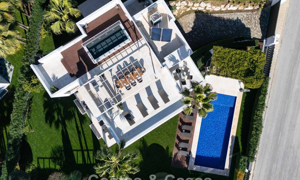Eigentijdse luxevilla te koop, in een exclusieve, afgeschermde woonwijk op Marbella’s prestigieuze Golden Mile 776682