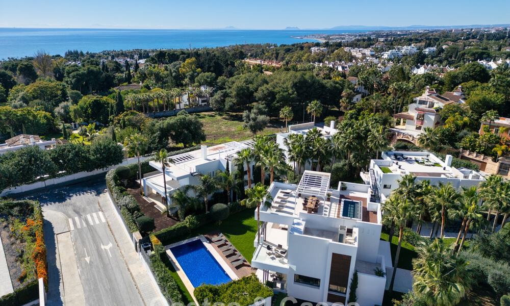 Eigentijdse luxevilla te koop, in een exclusieve, afgeschermde woonwijk op Marbella’s prestigieuze Golden Mile 776683