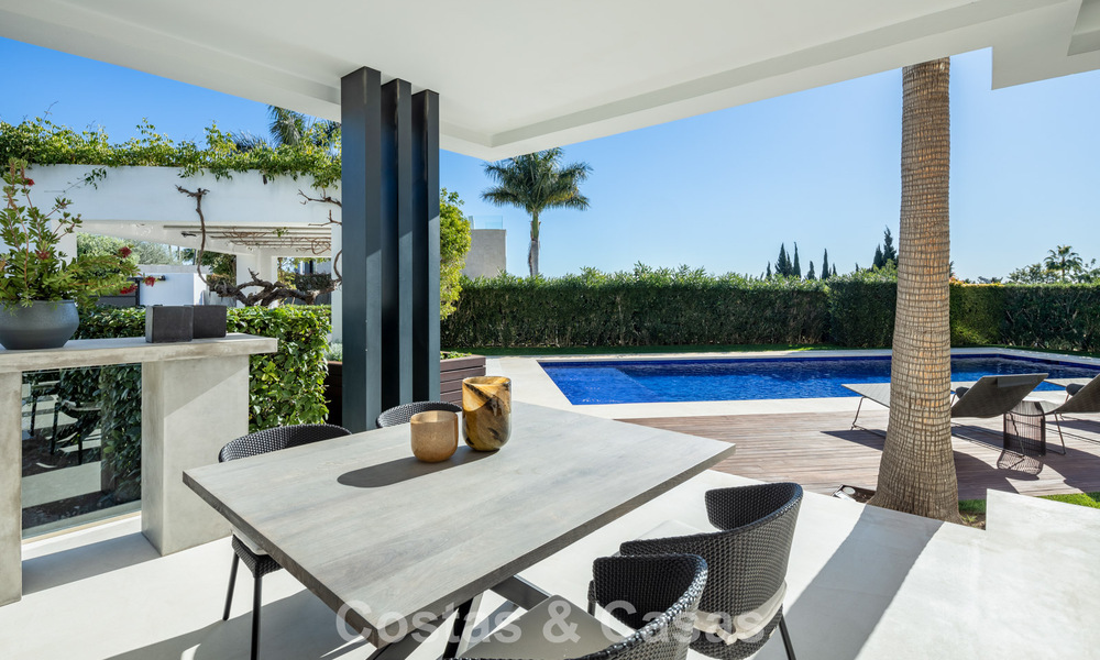 Eigentijdse luxevilla te koop, in een exclusieve, afgeschermde woonwijk op Marbella’s prestigieuze Golden Mile 776702
