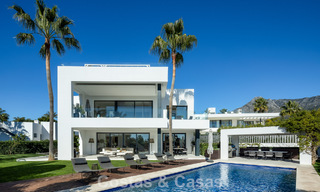 Eigentijdse luxevilla te koop, in een exclusieve, afgeschermde woonwijk op Marbella’s prestigieuze Golden Mile 776704 