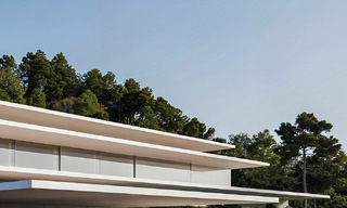 Spectaculair meesterwerk met futuristisch ontwerp te koop, in een permanent bewaakte gemeenschap van Sotogrande, Costa del Sol 776670 