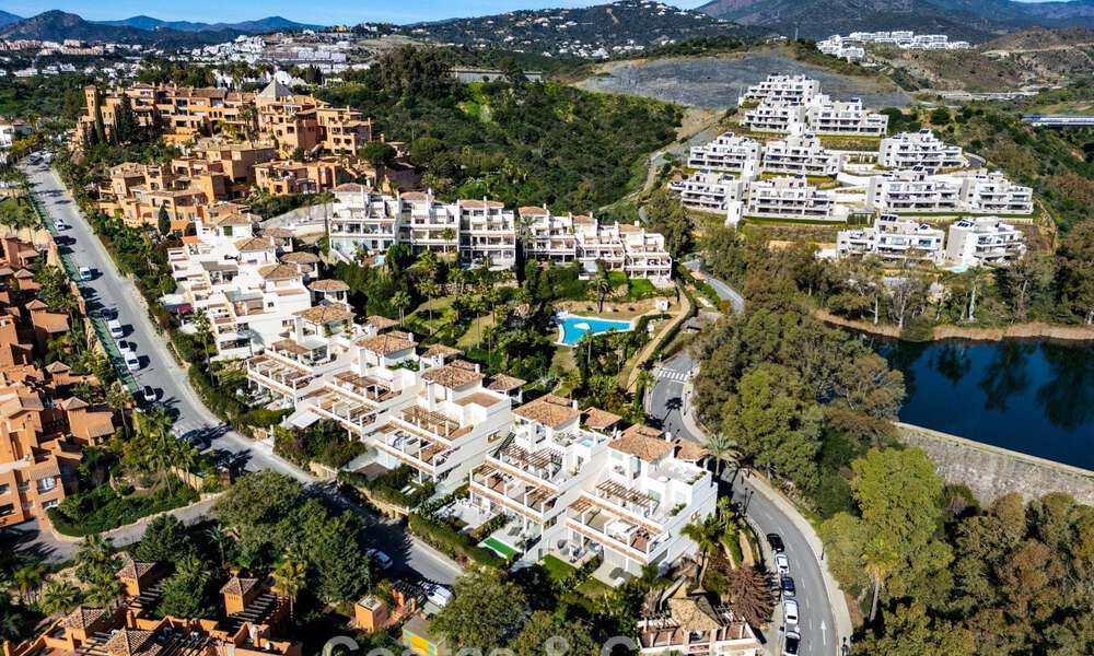 Luxueus gerenoveerd penthouse met panoramisch zeezicht te koop in Nueva Andalucia, Marbella 776789