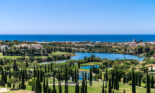 Moderne luxevilla met magnifiek golf- en zeezicht te koop in een vijfsterren golfresort in Marbella - Benahavis 776709 