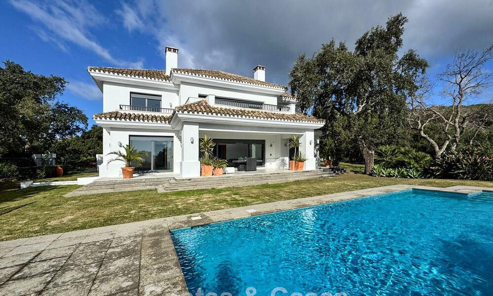 Fantastische luxevilla te koop omgeven door natuur in de exclusieve community van Valderrama in Sotogrande, Costa del Sol 776722