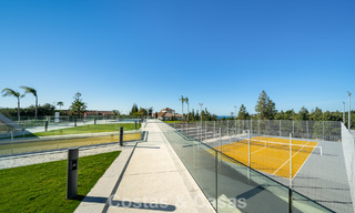 Moderne, halfvrijstaande villa met uitzicht op zee te koop in een luxe resort in Mijas Costa, Costa del Sol 776811 