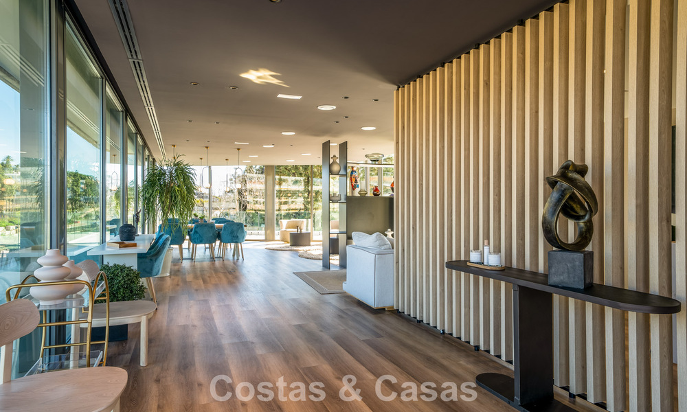 Moderne, halfvrijstaande villa met uitzicht op zee te koop in een luxe resort in Mijas Costa, Costa del Sol 776814