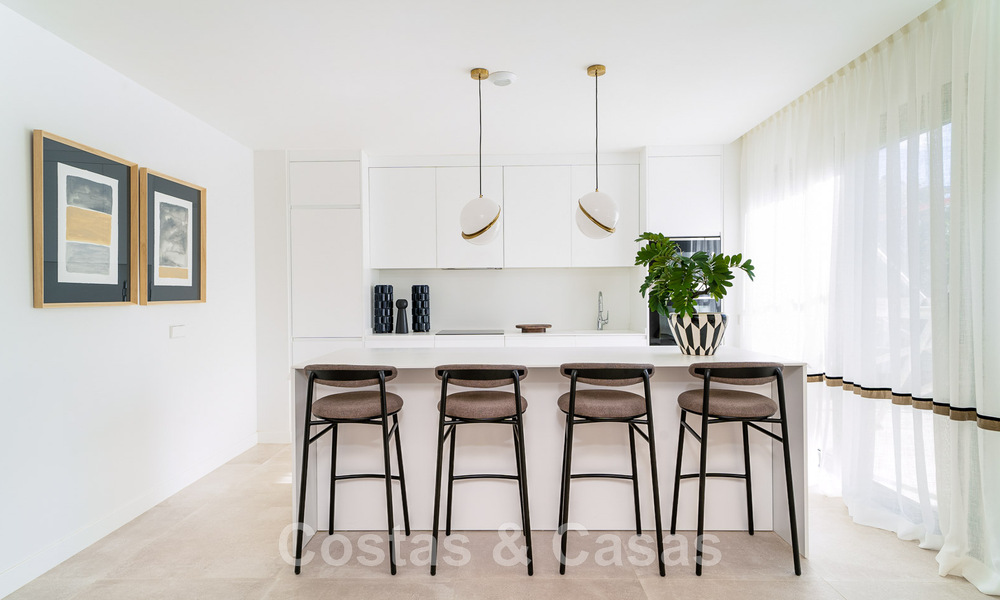 Moderne, halfvrijstaande villa met uitzicht op zee te koop in een luxe resort in Mijas Costa, Costa del Sol 776823