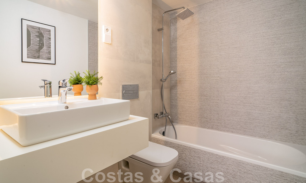 Moderne, halfvrijstaande villa met uitzicht op zee te koop in een luxe resort in Mijas Costa, Costa del Sol 776834