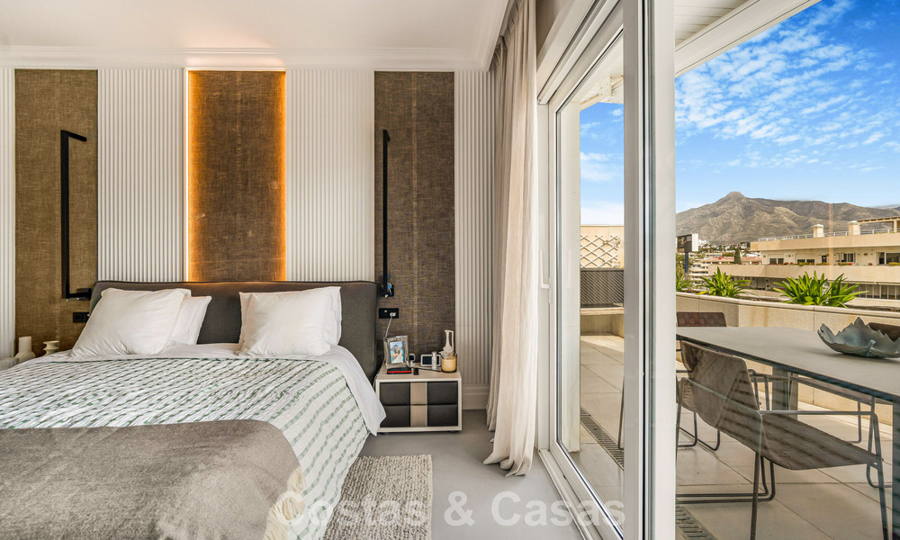 Exclusief, ruim duplex penthouse te koop, met privézwembad en zeezicht, vlak bij het strand in Puerto Banus, Marbella 776965