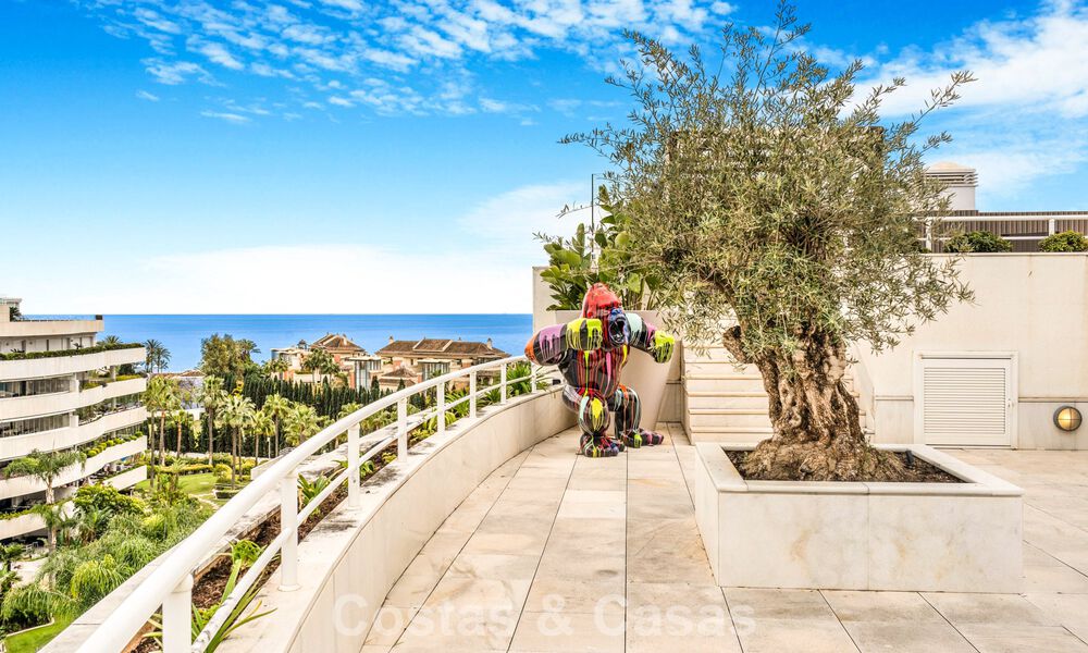 Exclusief, ruim duplex penthouse te koop, met privézwembad en zeezicht, vlak bij het strand in Puerto Banus, Marbella 776990