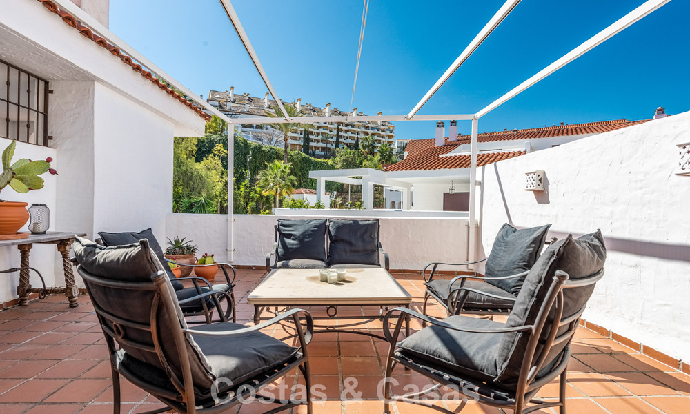 Duplex penthouse te koop op loopafstand van alle voorzieningen en Puerto Banus in Nueva Andalucia, Marbella 777345