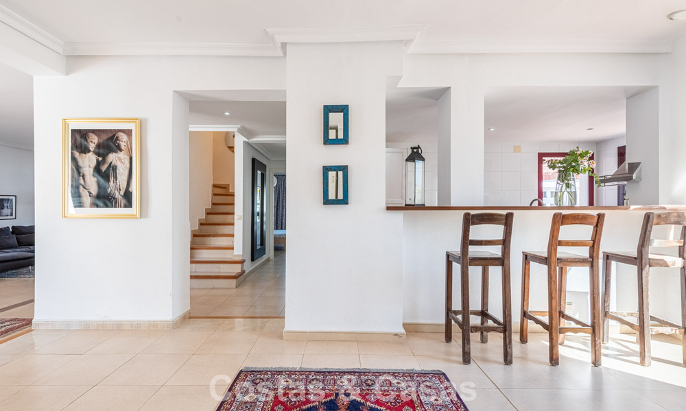 Duplex penthouse te koop op loopafstand van alle voorzieningen en Puerto Banus in Nueva Andalucia, Marbella 777363