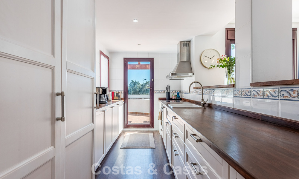 Duplex penthouse te koop op loopafstand van alle voorzieningen en Puerto Banus in Nueva Andalucia, Marbella 777365