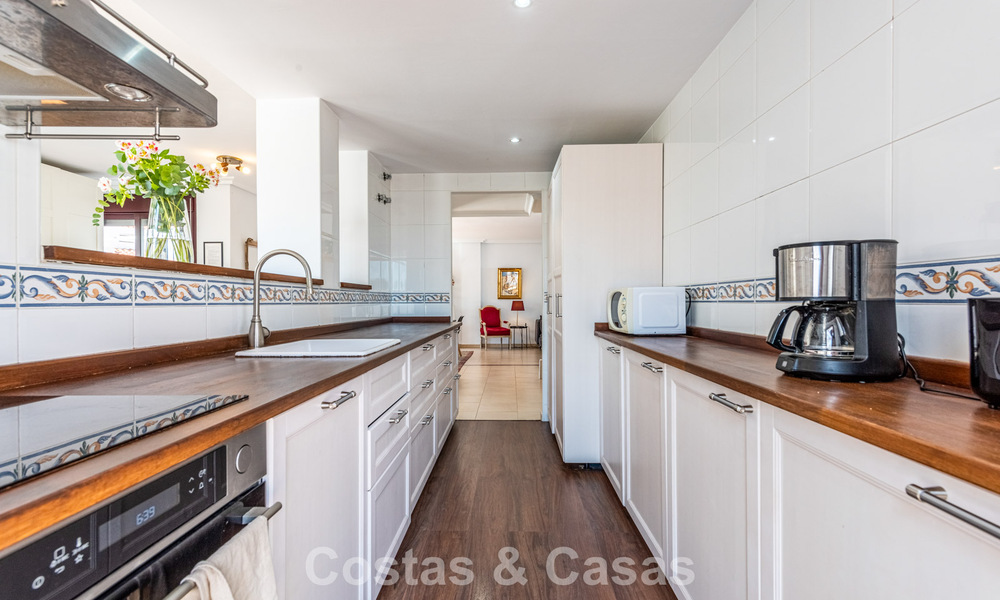 Duplex penthouse te koop op loopafstand van alle voorzieningen en Puerto Banus in Nueva Andalucia, Marbella 777366