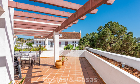 Duplex penthouse te koop op loopafstand van alle voorzieningen en Puerto Banus in Nueva Andalucia, Marbella 777367