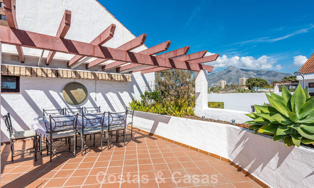 Duplex penthouse te koop op loopafstand van alle voorzieningen en Puerto Banus in Nueva Andalucia, Marbella 777369