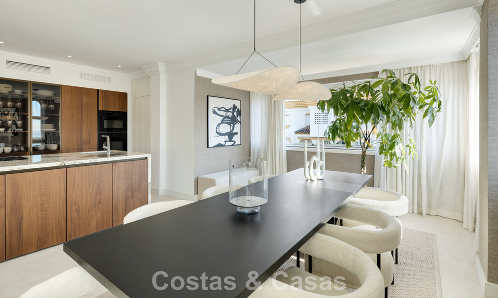 Instapklaar duplex penthouse te koop in een 24-uur beveiligde urbanisatie op Marbella’s Golden Mile 777103