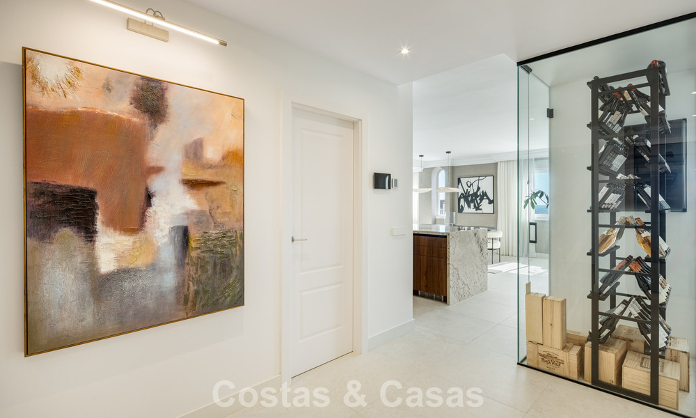 Instapklaar duplex penthouse te koop in een 24-uur beveiligde urbanisatie op Marbella’s Golden Mile 777107