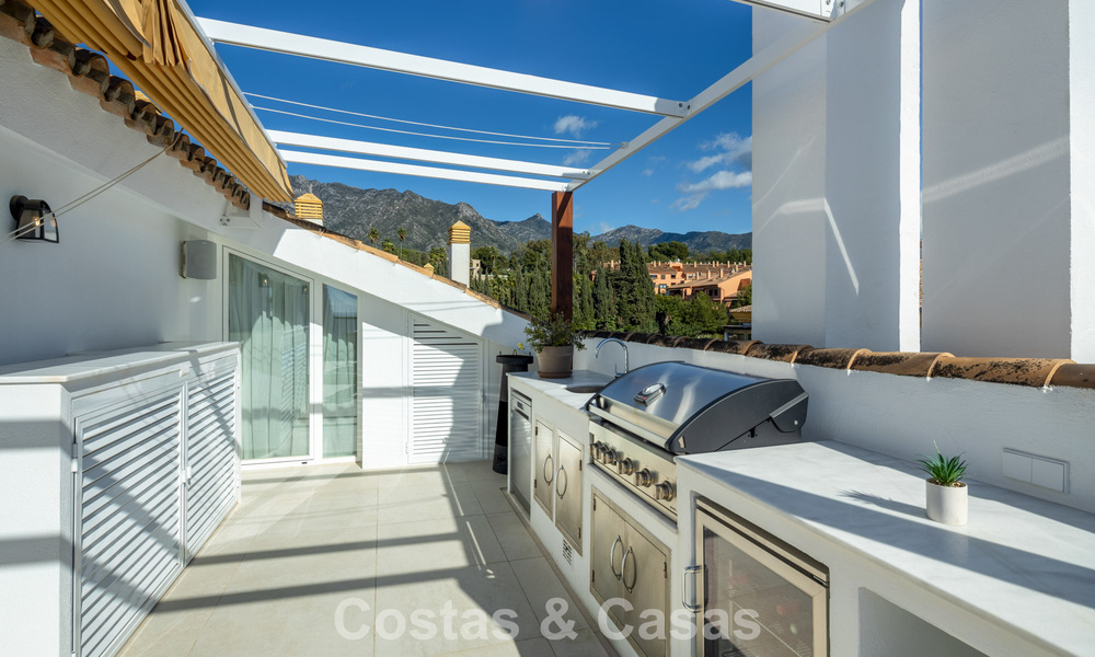 Instapklaar duplex penthouse te koop in een 24-uur beveiligde urbanisatie op Marbella’s Golden Mile 777116