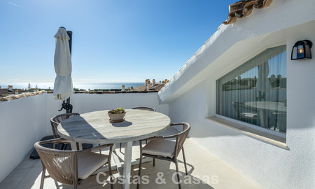 Instapklaar duplex penthouse te koop in een 24-uur beveiligde urbanisatie op Marbella’s Golden Mile 777117
