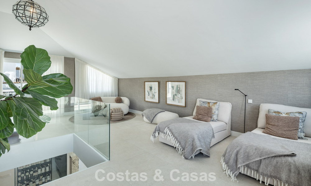 Instapklaar duplex penthouse te koop in een 24-uur beveiligde urbanisatie op Marbella’s Golden Mile 777119