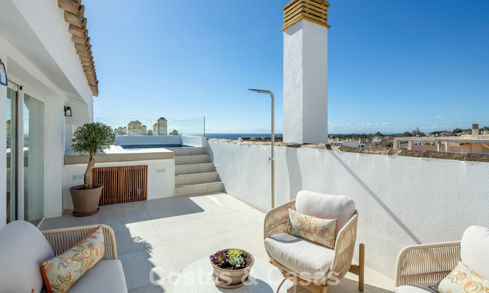 Instapklaar duplex penthouse te koop in een 24-uur beveiligde urbanisatie op Marbella’s Golden Mile 777123