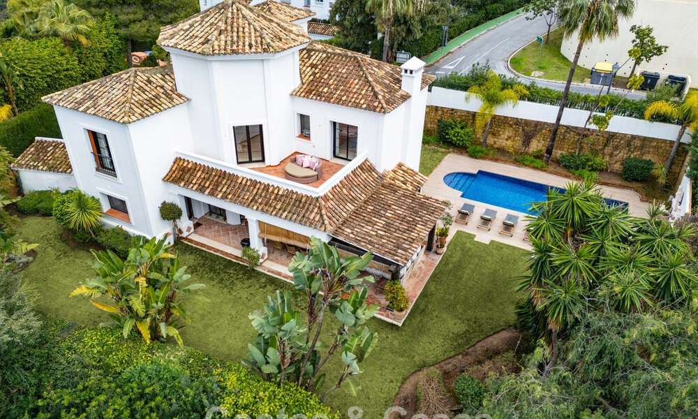 Instapklare luxevilla te koop grenzend aan een eersteklas golfbaan in La Quinta, Marbella - Benahavis 777068