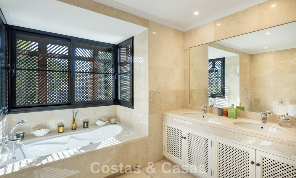 Instapklare luxevilla te koop grenzend aan een eersteklas golfbaan in La Quinta, Marbella - Benahavis 777073