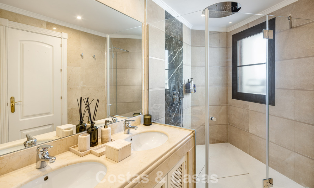 Instapklare luxevilla te koop grenzend aan een eersteklas golfbaan in La Quinta, Marbella - Benahavis 777075