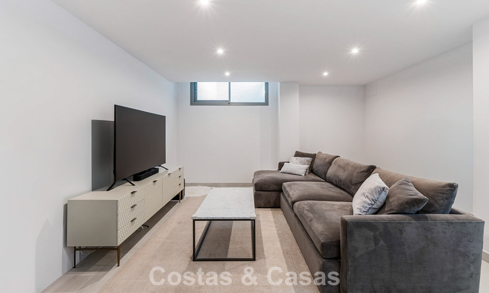 Luxueuze, moderne halfvrijstaande villa te koop dicht bij alle voorzieningen in Guadalmina en San Pedro, Marbella 777301