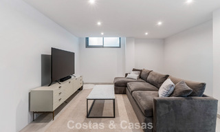 Luxueuze, moderne halfvrijstaande villa te koop dicht bij alle voorzieningen in Guadalmina en San Pedro, Marbella 777301 