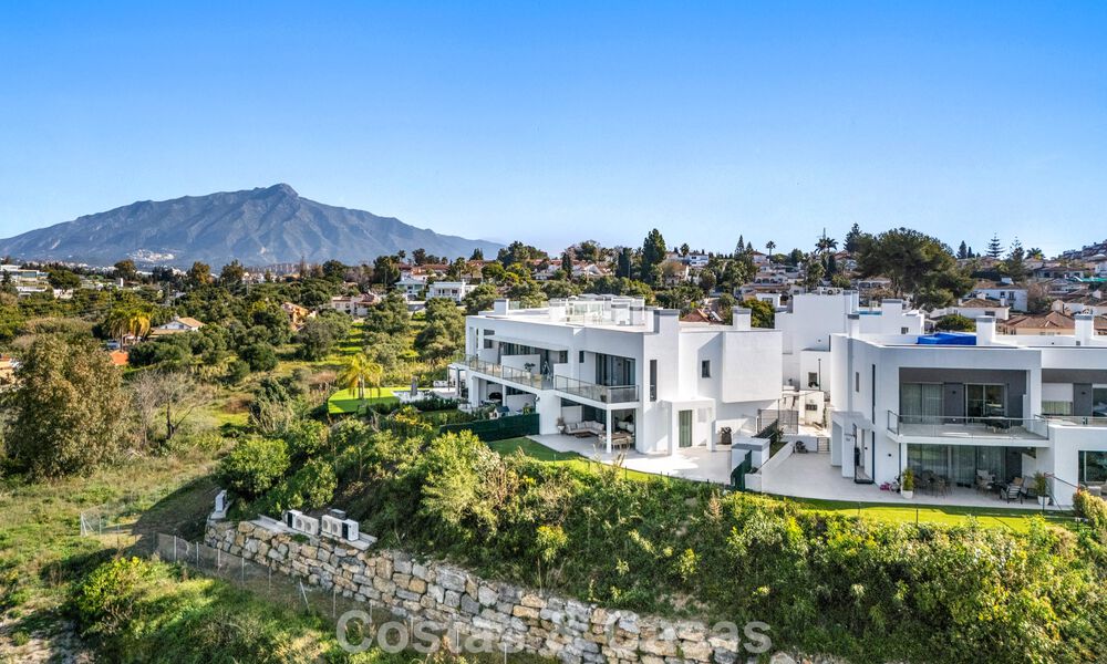 Luxueuze, moderne halfvrijstaande villa te koop dicht bij alle voorzieningen in Guadalmina en San Pedro, Marbella 777303