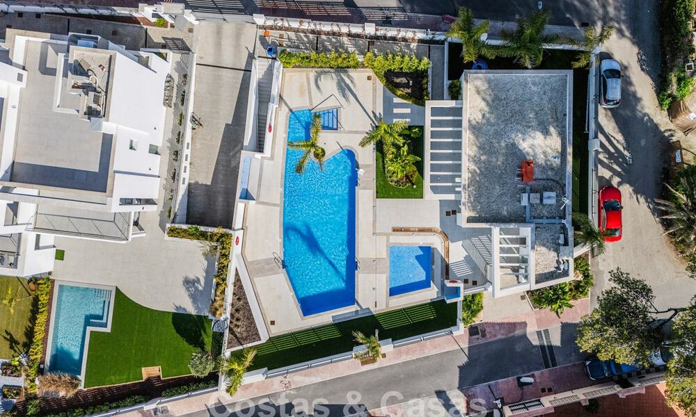 Luxueuze, moderne halfvrijstaande villa te koop dicht bij alle voorzieningen in Guadalmina en San Pedro, Marbella 777306