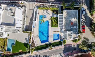 Luxueuze, moderne halfvrijstaande villa te koop dicht bij alle voorzieningen in Guadalmina en San Pedro, Marbella 777306 