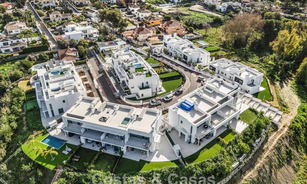Luxueuze, moderne halfvrijstaande villa te koop dicht bij alle voorzieningen in Guadalmina en San Pedro, Marbella 777307