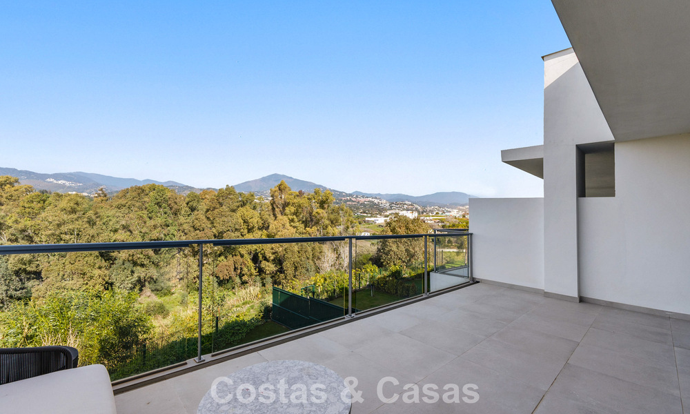 Luxueuze, moderne halfvrijstaande villa te koop dicht bij alle voorzieningen in Guadalmina en San Pedro, Marbella 777312