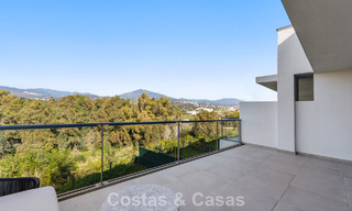 Luxueuze, moderne halfvrijstaande villa te koop dicht bij alle voorzieningen in Guadalmina en San Pedro, Marbella 777312 