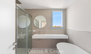 Luxueuze, moderne halfvrijstaande villa te koop dicht bij alle voorzieningen in Guadalmina en San Pedro, Marbella 777313 