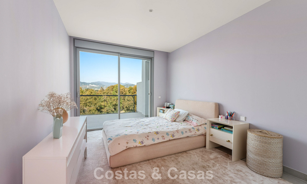 Luxueuze, moderne halfvrijstaande villa te koop dicht bij alle voorzieningen in Guadalmina en San Pedro, Marbella 777314