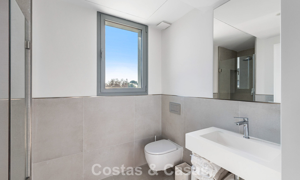 Luxueuze, moderne halfvrijstaande villa te koop dicht bij alle voorzieningen in Guadalmina en San Pedro, Marbella 777315