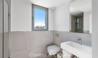 Luxueuze, moderne halfvrijstaande villa te koop dicht bij alle voorzieningen in Guadalmina en San Pedro, Marbella 777315 