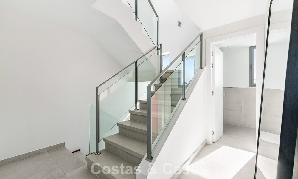 Luxueuze, moderne halfvrijstaande villa te koop dicht bij alle voorzieningen in Guadalmina en San Pedro, Marbella 777317