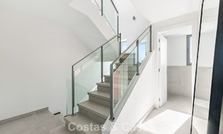 Luxueuze, moderne halfvrijstaande villa te koop dicht bij alle voorzieningen in Guadalmina en San Pedro, Marbella 777317 