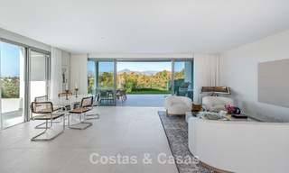 Luxueuze, moderne halfvrijstaande villa te koop dicht bij alle voorzieningen in Guadalmina en San Pedro, Marbella 777319 