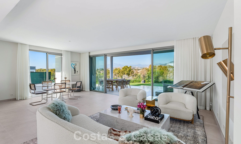 Luxueuze, moderne halfvrijstaande villa te koop dicht bij alle voorzieningen in Guadalmina en San Pedro, Marbella 777320