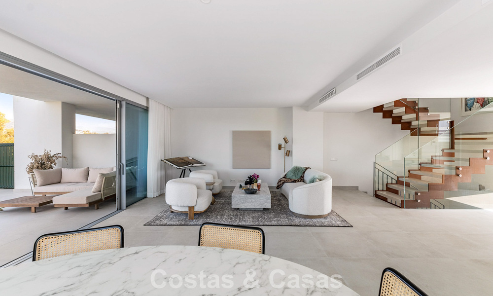 Luxueuze, moderne halfvrijstaande villa te koop dicht bij alle voorzieningen in Guadalmina en San Pedro, Marbella 777324