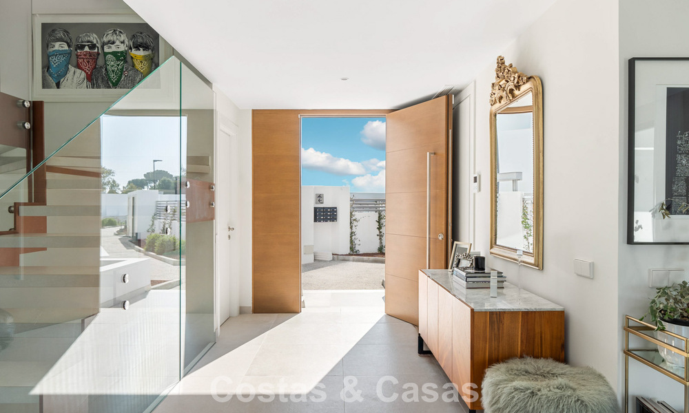 Luxueuze, moderne halfvrijstaande villa te koop dicht bij alle voorzieningen in Guadalmina en San Pedro, Marbella 777326