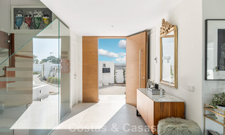 Luxueuze, moderne halfvrijstaande villa te koop dicht bij alle voorzieningen in Guadalmina en San Pedro, Marbella 777326 